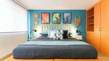 4 bedrooms, desk, iron/ironing board, travel crib