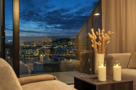 Deluxe Apartment | Living area | Smart TV, streaming services