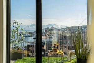 Deluxe Apartment | Balcony