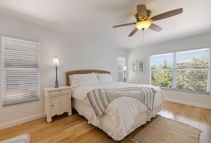 3 室のベッドルーム、アイロン / アイロン台、WiFi (無料)、ベッドシーツ