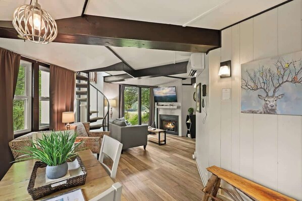 Interior - Ski In/Ski Out Round House in Sugar Mountain (Sugar Mountain)