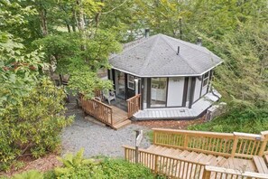 Exterior - Ski In/Ski Out Round House in Sugar Mountain (Sugar Mountain)