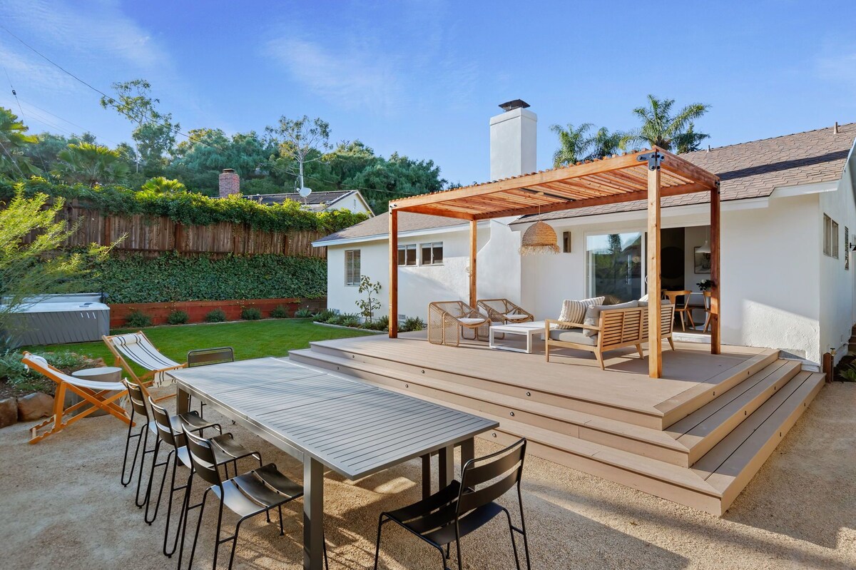 Mesa Beach Escape: Close to the Beach with Hot Tub