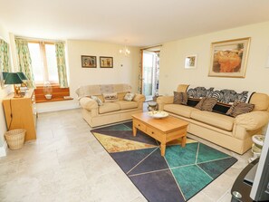 Living area - Garstons Barn (Newport)