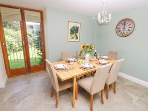 Dining - Garstons Barn (Newport)