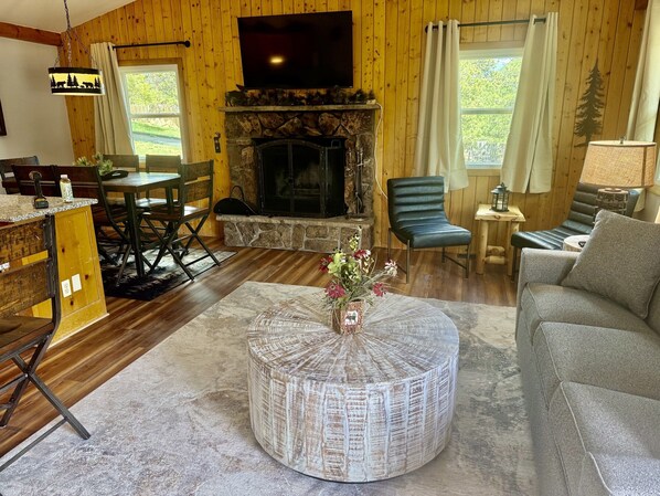 Cabin, 2 Bedrooms | Living area
