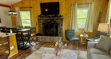 Lazy R Cottages: 7a 2 Bedroom Cabin