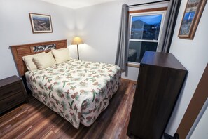 Room - Lazy R Cottages: 7a 2 Bedroom Cabin (Estes Park)