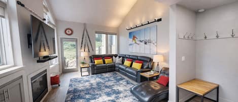Apartment, 4Â Schlafzimmer | Wohnbereich | Smart-TV