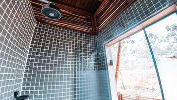 Bungalow | Bathroom | Separate bathtub and shower, rainfall showerhead, hair dryer, towels