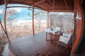 Outdoor dining - Bangalô Ametista (Alto Paraíso de Goiás)