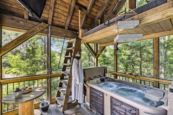 House, 1 Bedroom | Outdoor spa tub