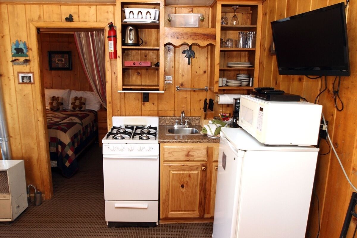 Apartment, 1 Bedroom | Private kitchen | Oven, coffee/tea maker, toaster