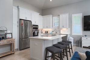 House, 3 Bedrooms | Private kitchen | Fridge, oven, coffee/tea maker, toaster - 134 Pearl St 3 Bedroom Home by RedAwning (Fort Myers Beach)