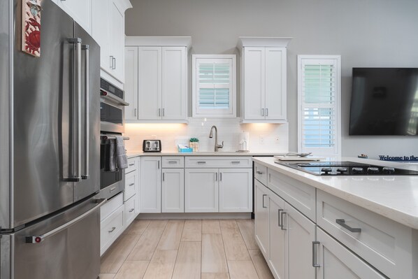 House, 3 Bedrooms | Private kitchen | Fridge, oven, coffee/tea maker, toaster