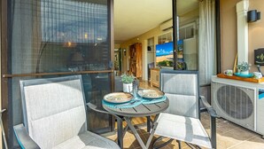 Condo, 2 phòng ngủ | Khu ăn uống