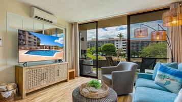 Apartment, 2 Schlafzimmer | Wohnbereich | Fernseher