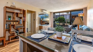 Condo, 2 phòng ngủ | Phòng tắm | Máy sấy tóc, khăn tắm, dầu gội 