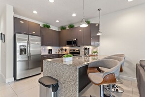 Casa adosada, 3 habitaciones | Cocina privada | Frigorífico, horno, cafetera o tetera y tostadora