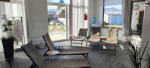 Un sauna, una bañera de hidromasaje, baño turco