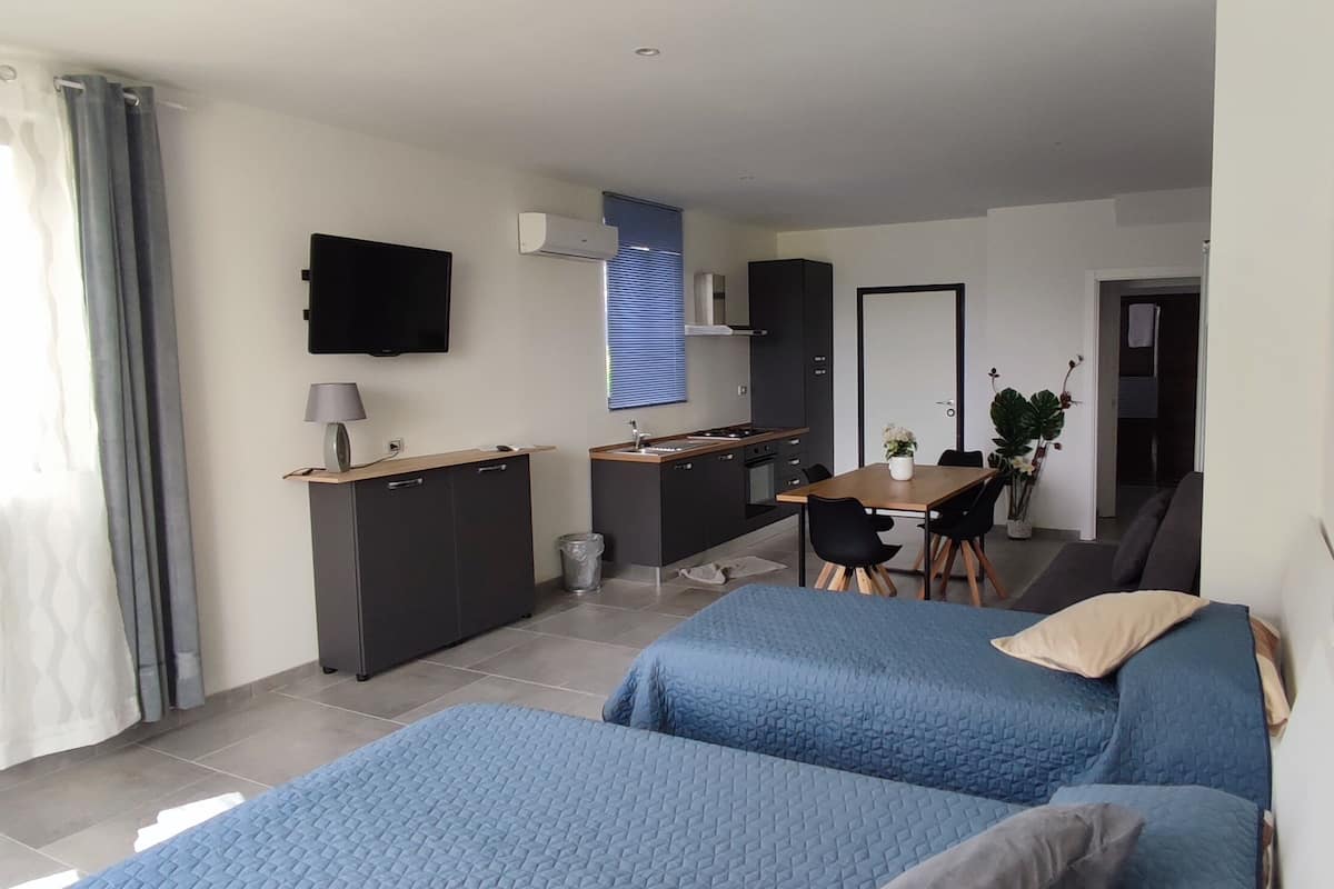 Elite Studio Suite | Free WiFi, bed sheets