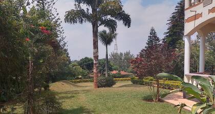 Serene loft style guest house close to Karura forest and diplomatic blue zone.