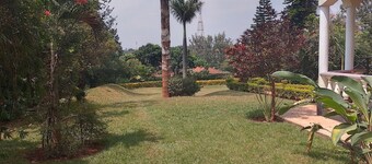 Serene loft style guest house close to Karura forest and diplomatic blue zone.