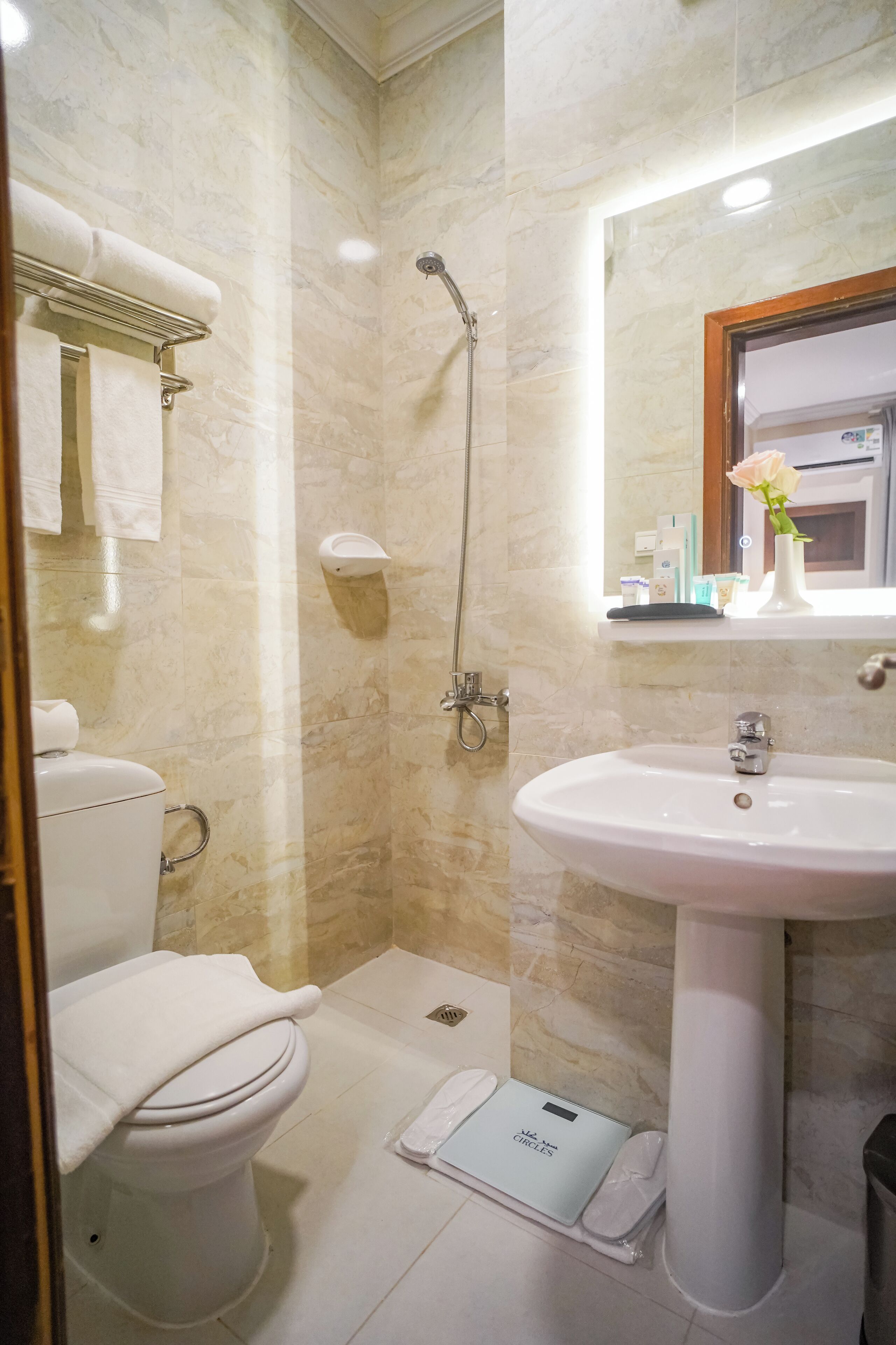 Standard Double or Twin Room | Bathroom