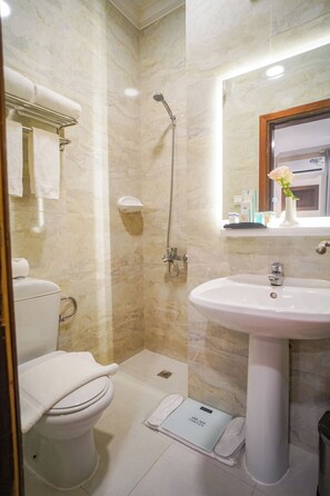 Standard-Doppel- oder -Zweibettzimmer | Badezimmer
