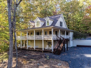 Exterior - Sip 'n Ski: Hot Tub Foosball Pool Table Ping Pong (Nellysford)