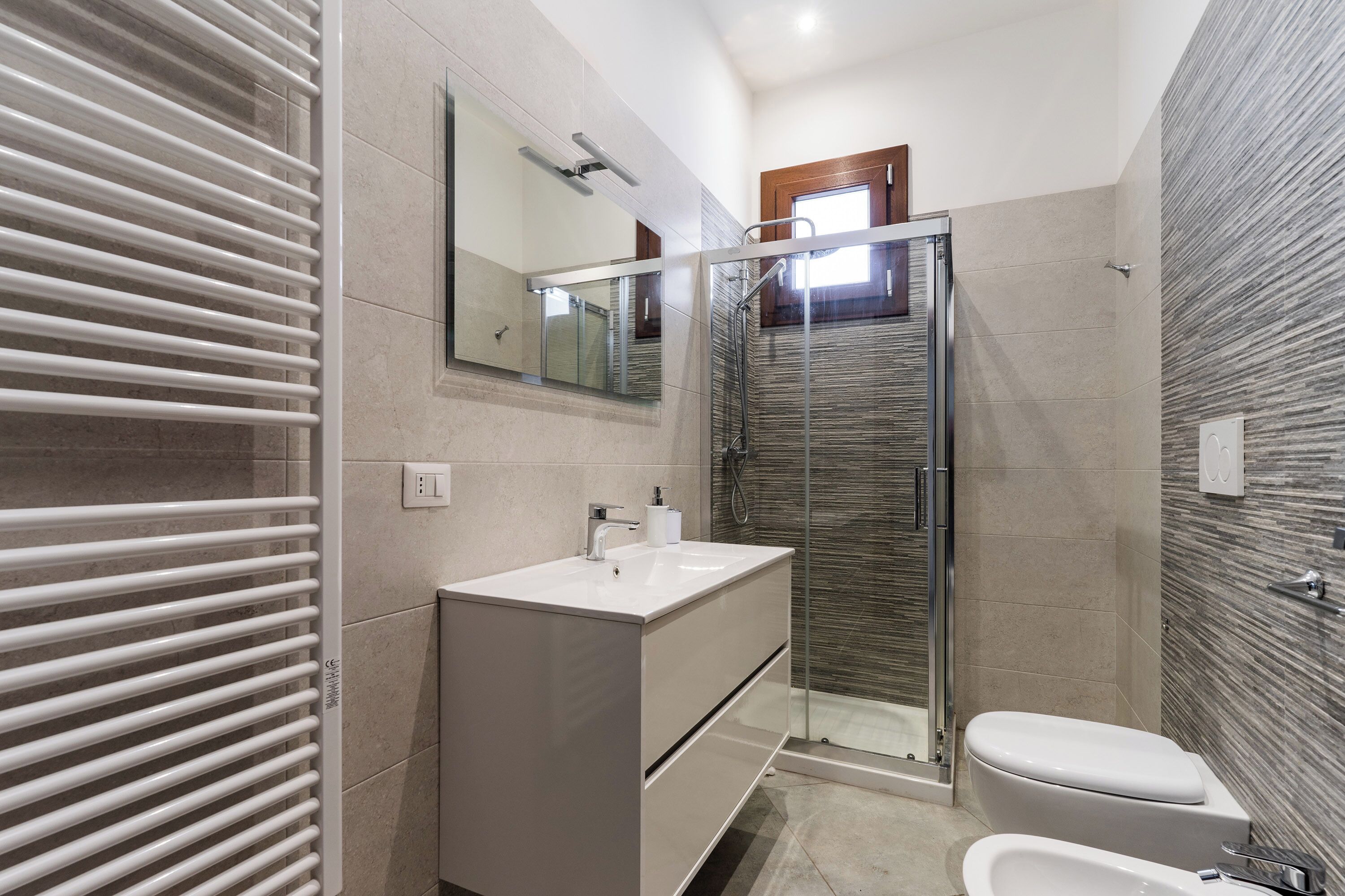 Apartment | Bathroom | Shower