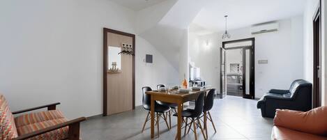 Apartment | Esszimmer