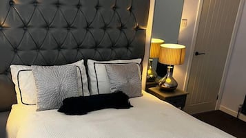 4 bedrooms, iron/ironing board, free WiFi, bed sheets