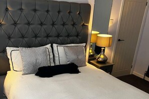 4 bedrooms, iron/ironing board, free WiFi, bed sheets