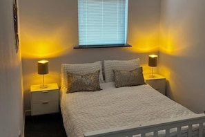 4 bedrooms, iron/ironing board, free WiFi, bed sheets