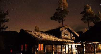 Hout Chalet aan het Meer Vlakbij ski Gebied Vrådal op 12 km