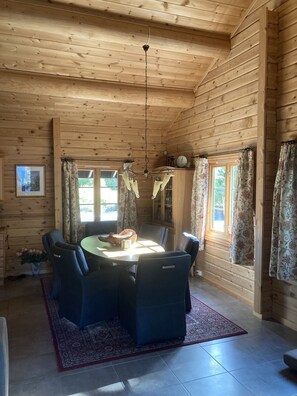 Dining - Hout Chalet aan het Meer Vlakbij ski Gebied Vrådal op 12 km (Vråliosen)