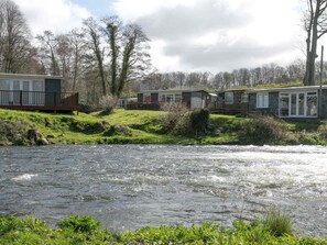 Exterior - Comfortable 2 Bed Riverside Chalet near Snowdonia - Pass the Keys (Caernarfon)