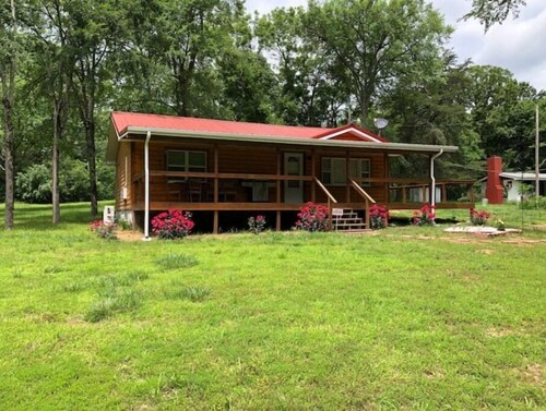 The Nest a Cozy Cabin at Table Rock Lake - two blocks to water, large deck