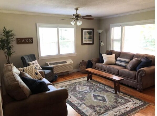 Télévision, lecteur de DVD, vidéothèque