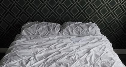 5 bedroom large home with Parking in Rugby