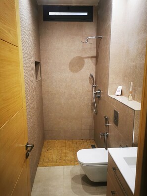 Dusche, Handtücher, Seife, Toilettenpapier