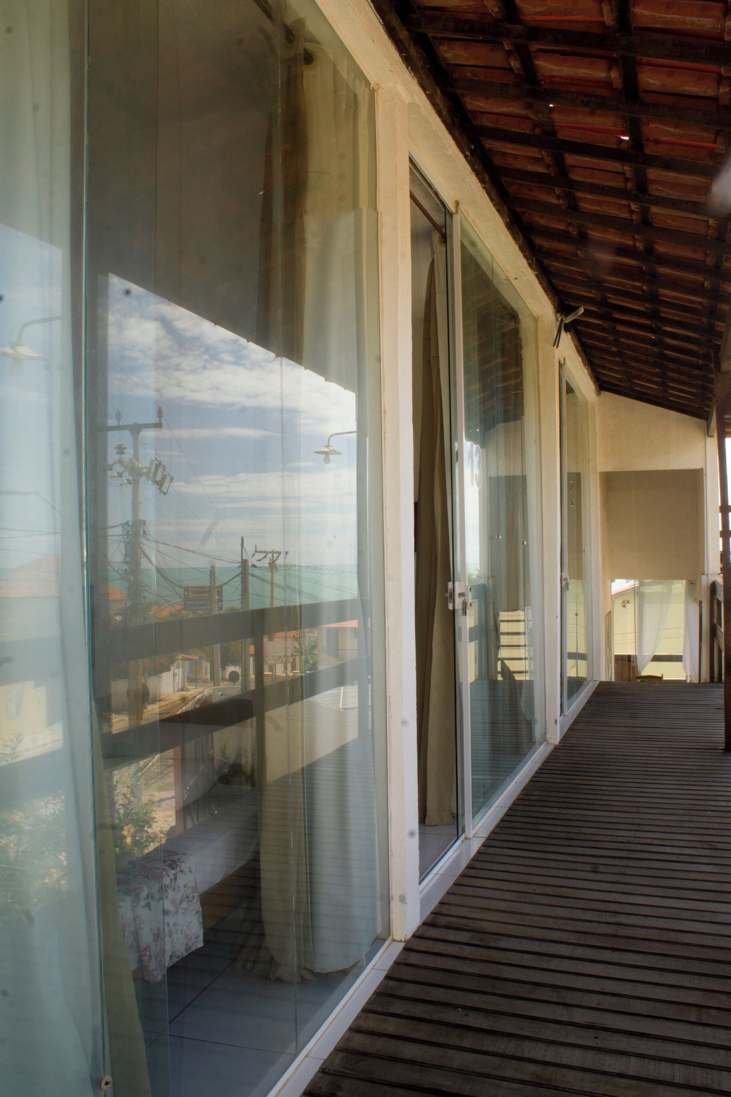 32 吋LED 電視連有線電視頻道、壁爐