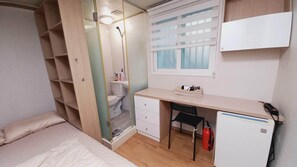 Basic Double Room | Individually decorated, desk, laptop workspace, free WiFi - Haechi Stay Guesthouse (Seoul)