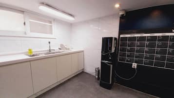 Basic Single Room, 1 Twin Bed (Non-Korean nationals only) | Shared kitchen facilities | Mini-fridge, microwave, cookware/dishes/utensils