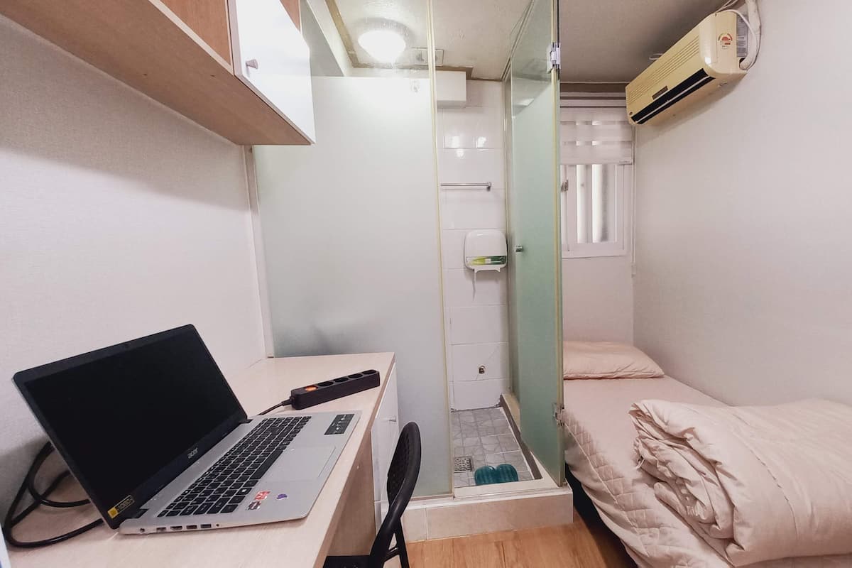 Basic Single Room, 1 Single Bed (Non-Korean nationals only) | Individually decorated, desk, laptop workspace, free WiFi
