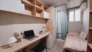 Habitación individual City (Non-Korean nationals only) | Decoración individual, escritorio, espacio para trabajar con un portátil