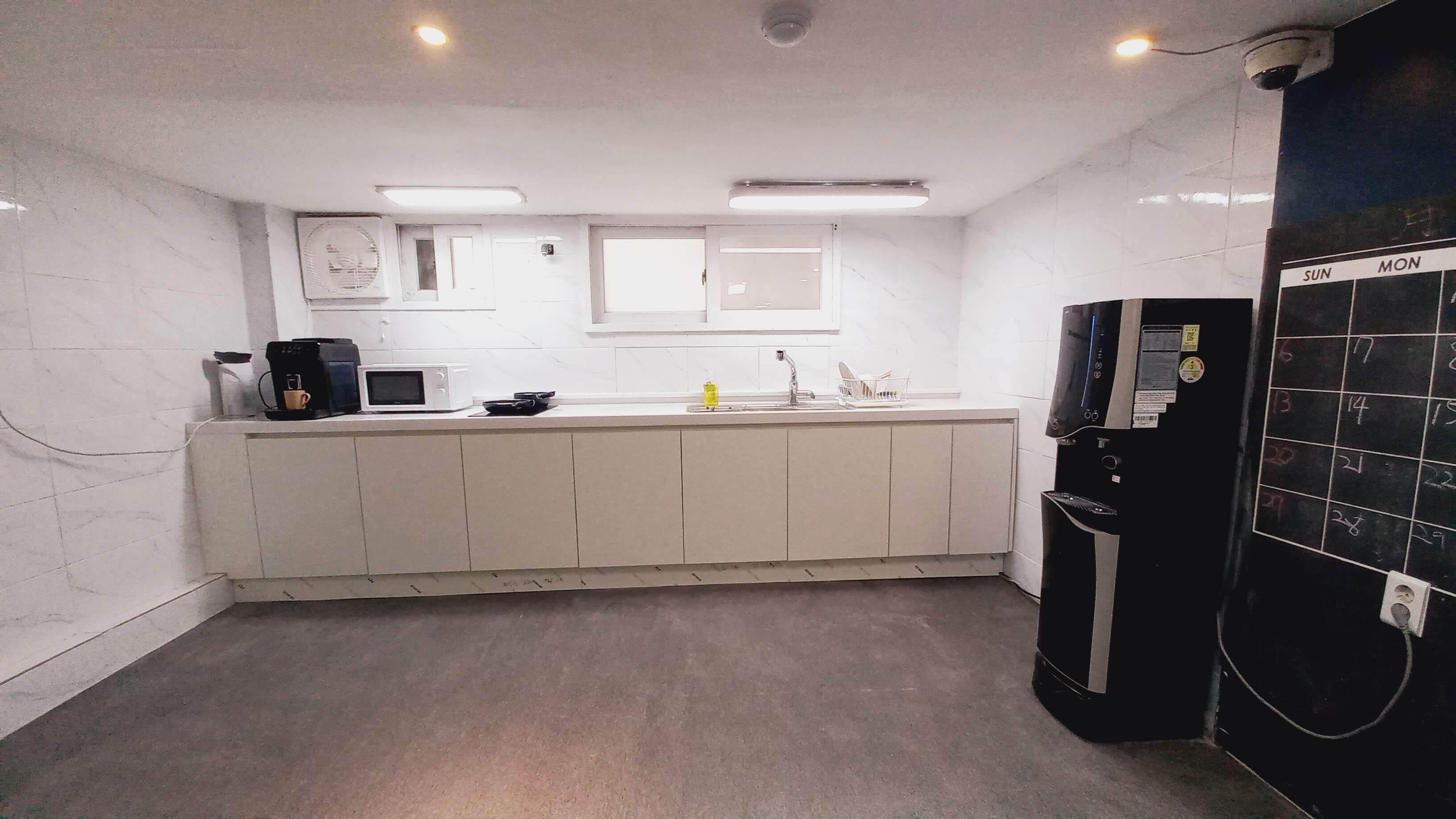 미니 냉장고, 전자레인지, 조리 도구/접시/주방 기구