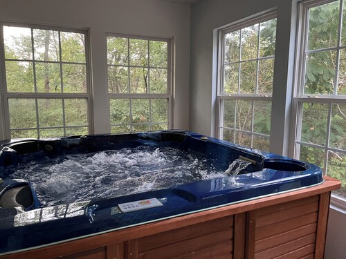 HOT TUB - The Lodge - 4 bedroom home at Table Rock Lake - 2 blocks from water