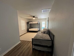 4 bedrooms, bed sheets